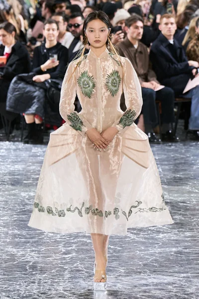 Look 1